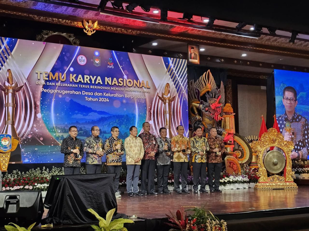 Pj Gubernur Banten Al Muktabar Raih Anugerah Upakarya Wanua Nugraha dari Mendagri M Tito Karnavian